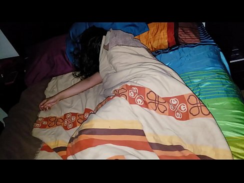 ❤️ Anak tiri berating ibu tiriné enom nalika dheweke turu. Saru rusia ing kita  ❌️❤